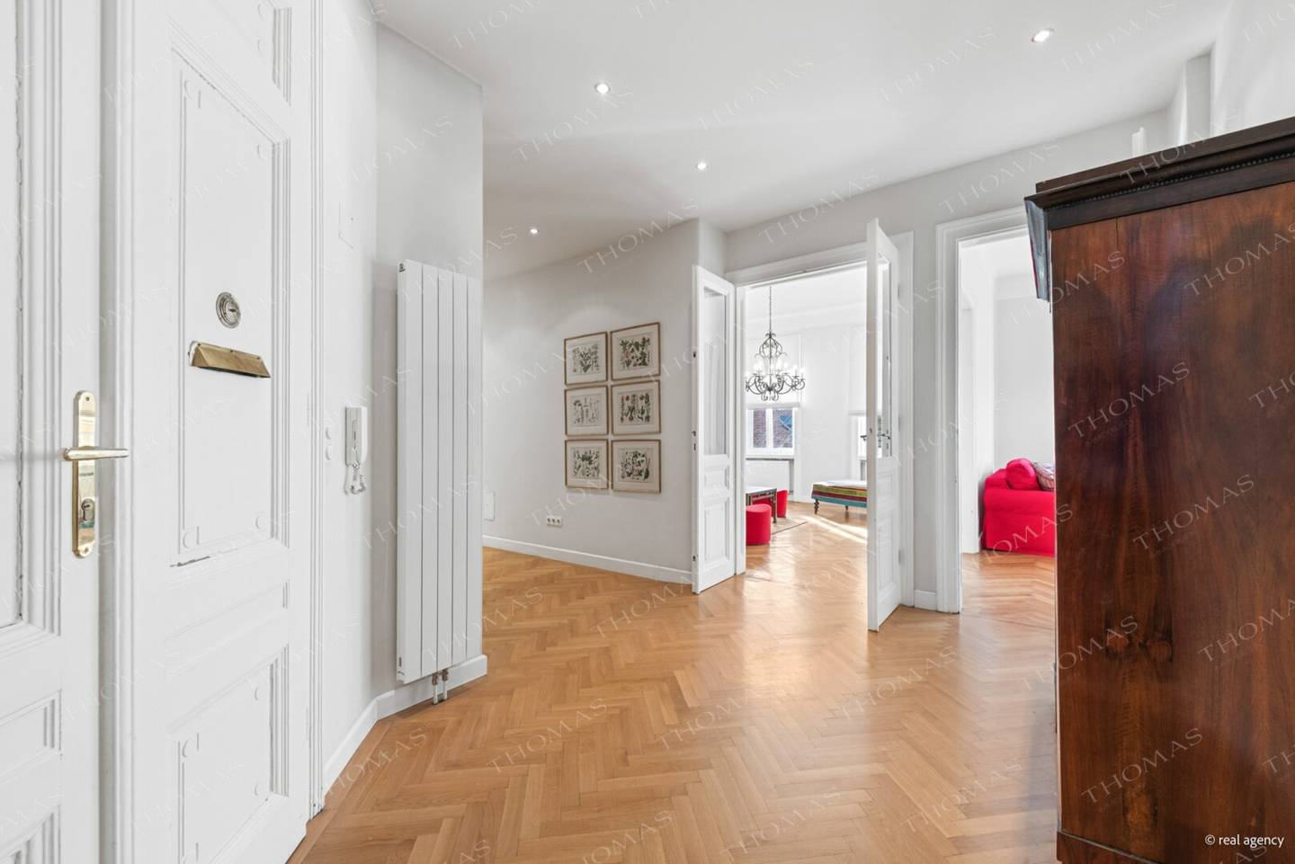 Elegant & zentral – Exklusiv möblierte Altbauwohnung im Servitenviertel