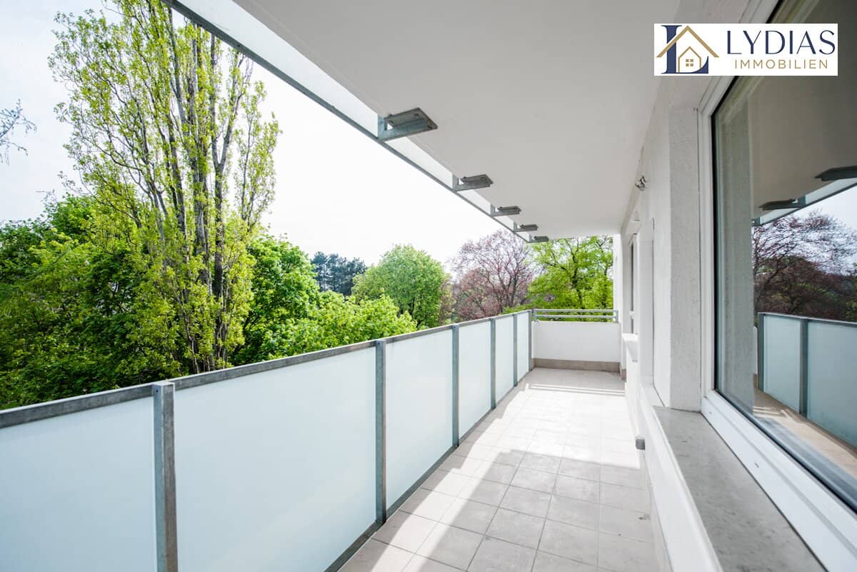 ERSTBEZUG – Traumhafte und helle 4-Zimmer Wohnung mit Balkon zum Innenhof ca. 12 m² - Zimmer zentral begehbar - Top Infrastruktur!