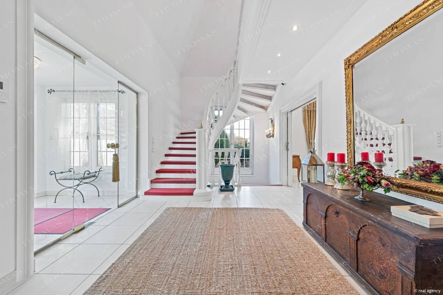 Elegante Einfamilienvilla mit Wellnessbereich & Pool in bester Lage von Mauer