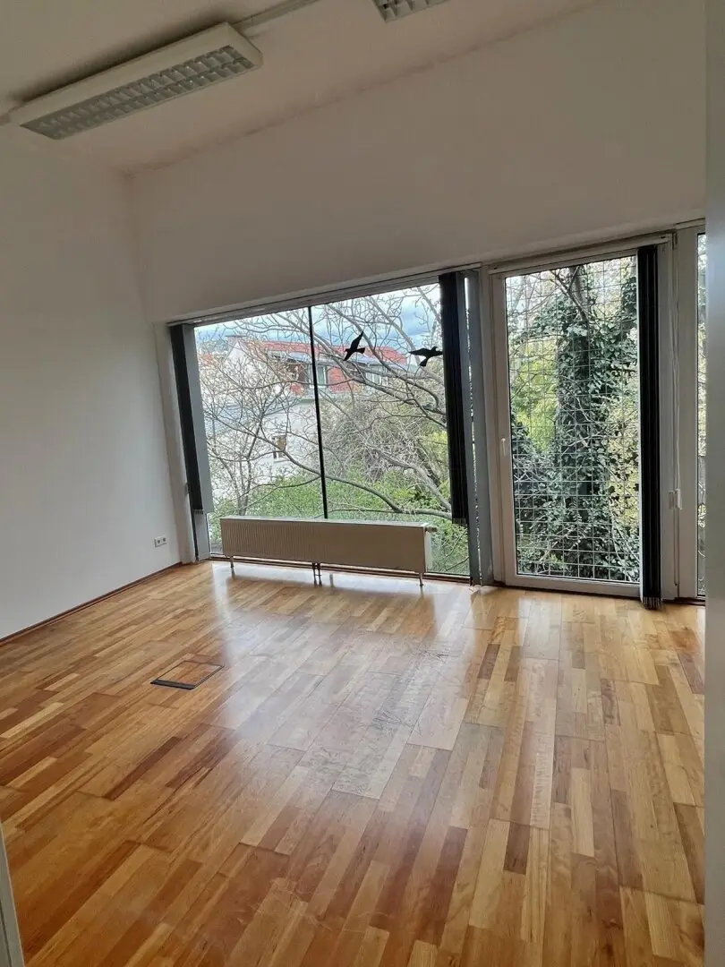 Modern ausgestattete Büroflächen in zentraler Lage, vollklimatisiert, CAT 5