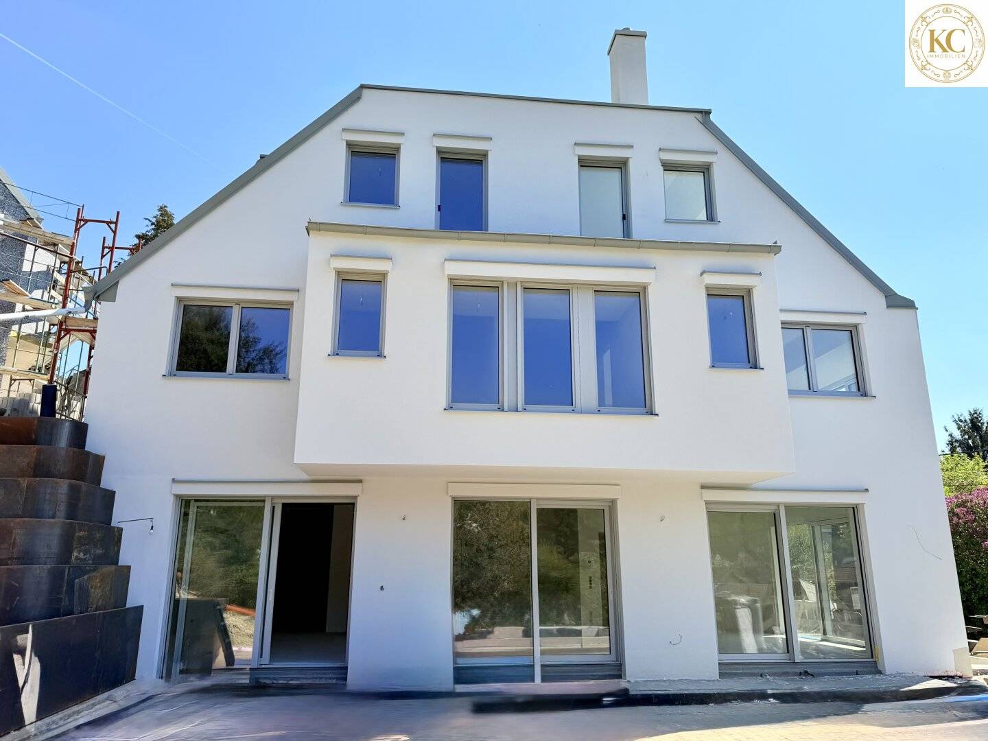 Luxusvilla in Ruhelage mit traumhafter Aussicht