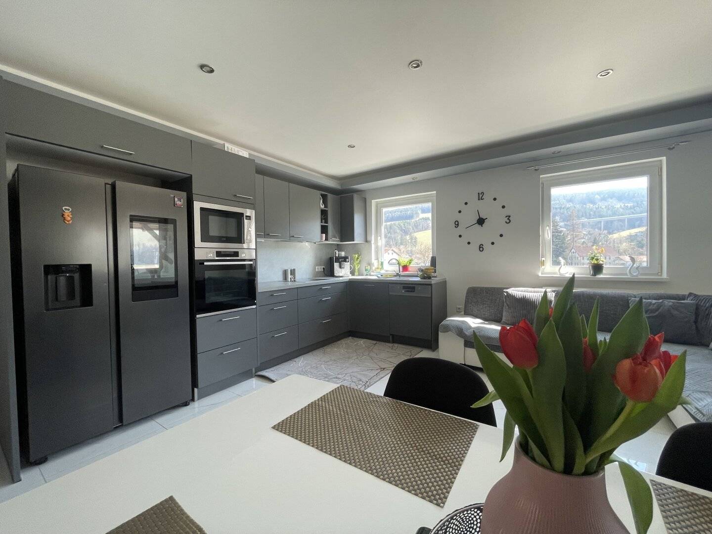 Traumhaftes Einfamilienhaus in Grimmenstein – vollrenoviert, Balkon, Garage & extra Werkstatt!