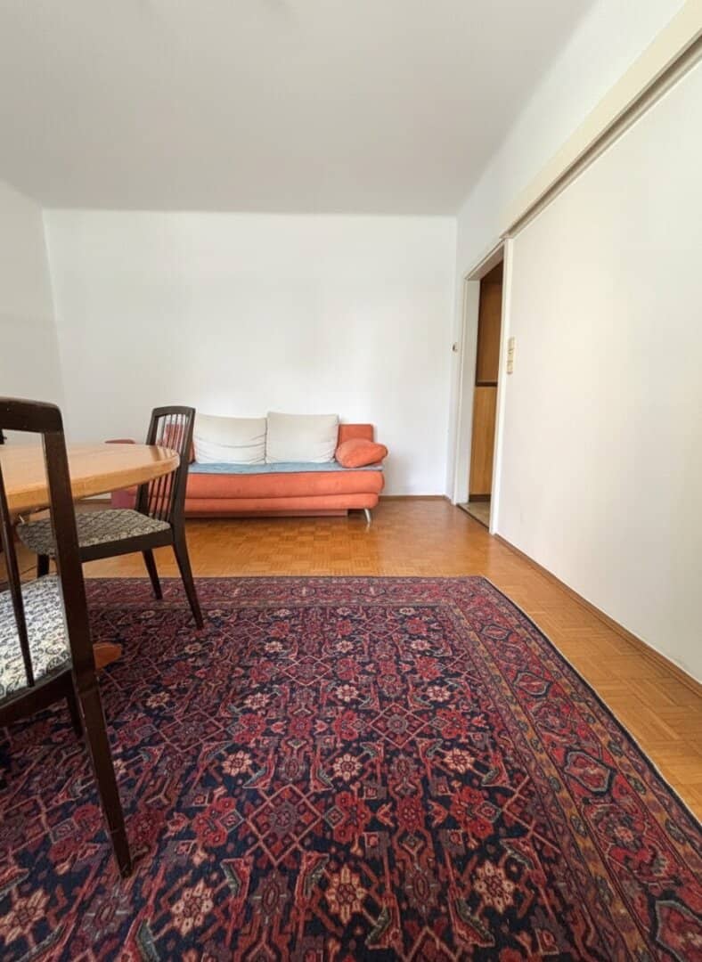 Gemütliche möbelierte 2-Zi-Wohnung mit Balkon, Parkplatz & Grünblick in 8045!
