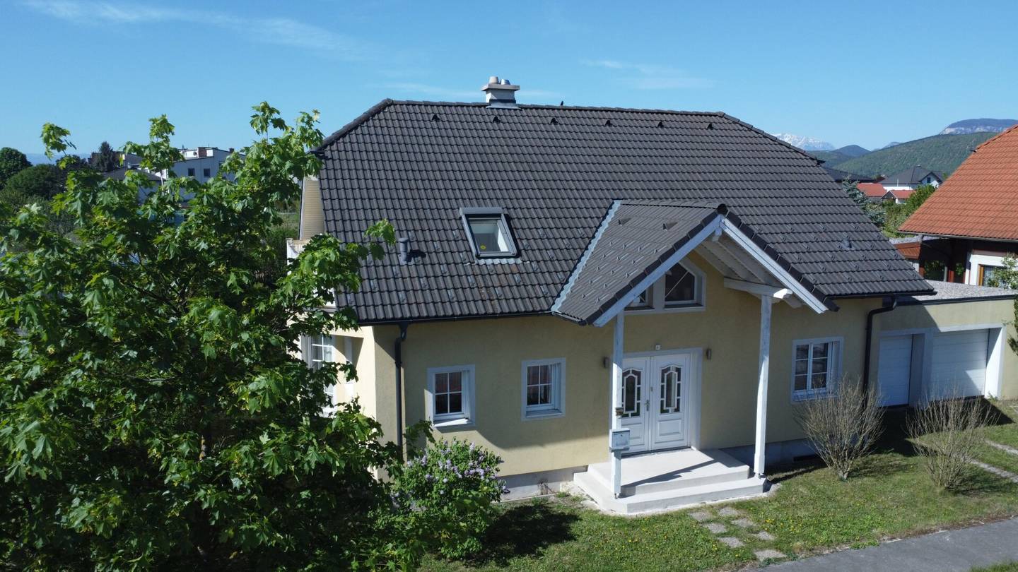 NEUER PREIS!  Familientraum in Weikersdorf mit 6 Zimmern, Garten und Doppelgarage