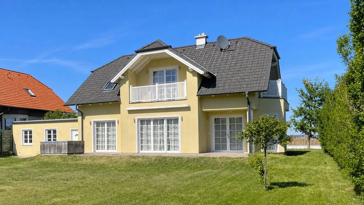 NEUER PREIS!  Familientraum in Weikersdorf mit 6 Zimmern, Garten und Doppelgarage