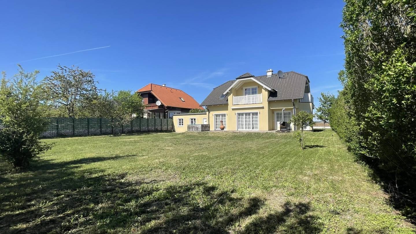 NEUER PREIS!  Familientraum in Weikersdorf mit 6 Zimmern, Garten und Doppelgarage