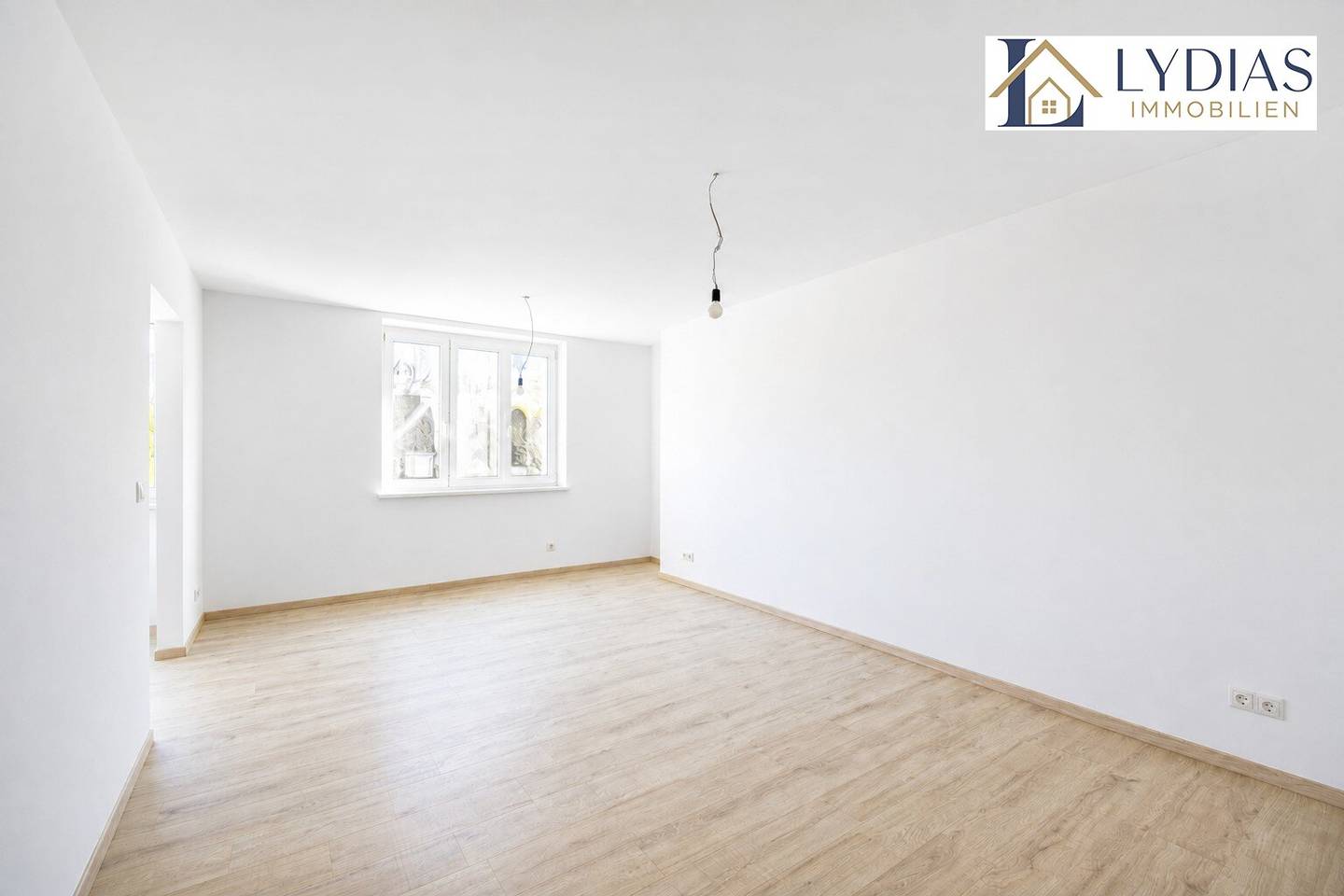Traumhafte und kürzlich sanierte 2-Zimmer-Wohnung, mit Ausblick ins Grüne, optimale Raumaufteilung - Top Lage, Nähe Station U3-Zippererstraße