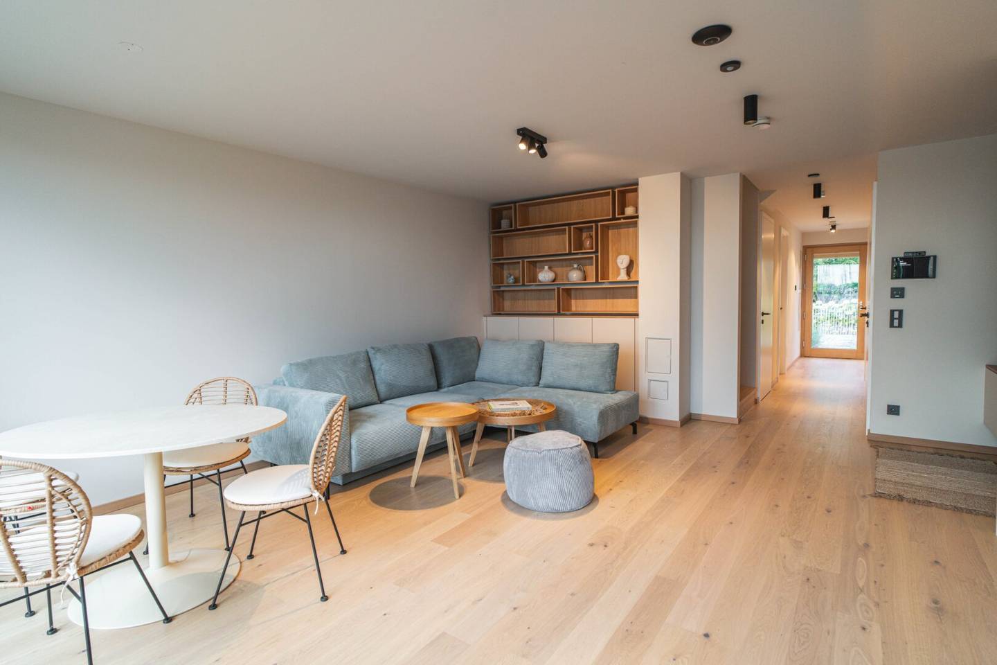 Modernes Seehaus in Weiden am See mit Garten und Bootsanleger