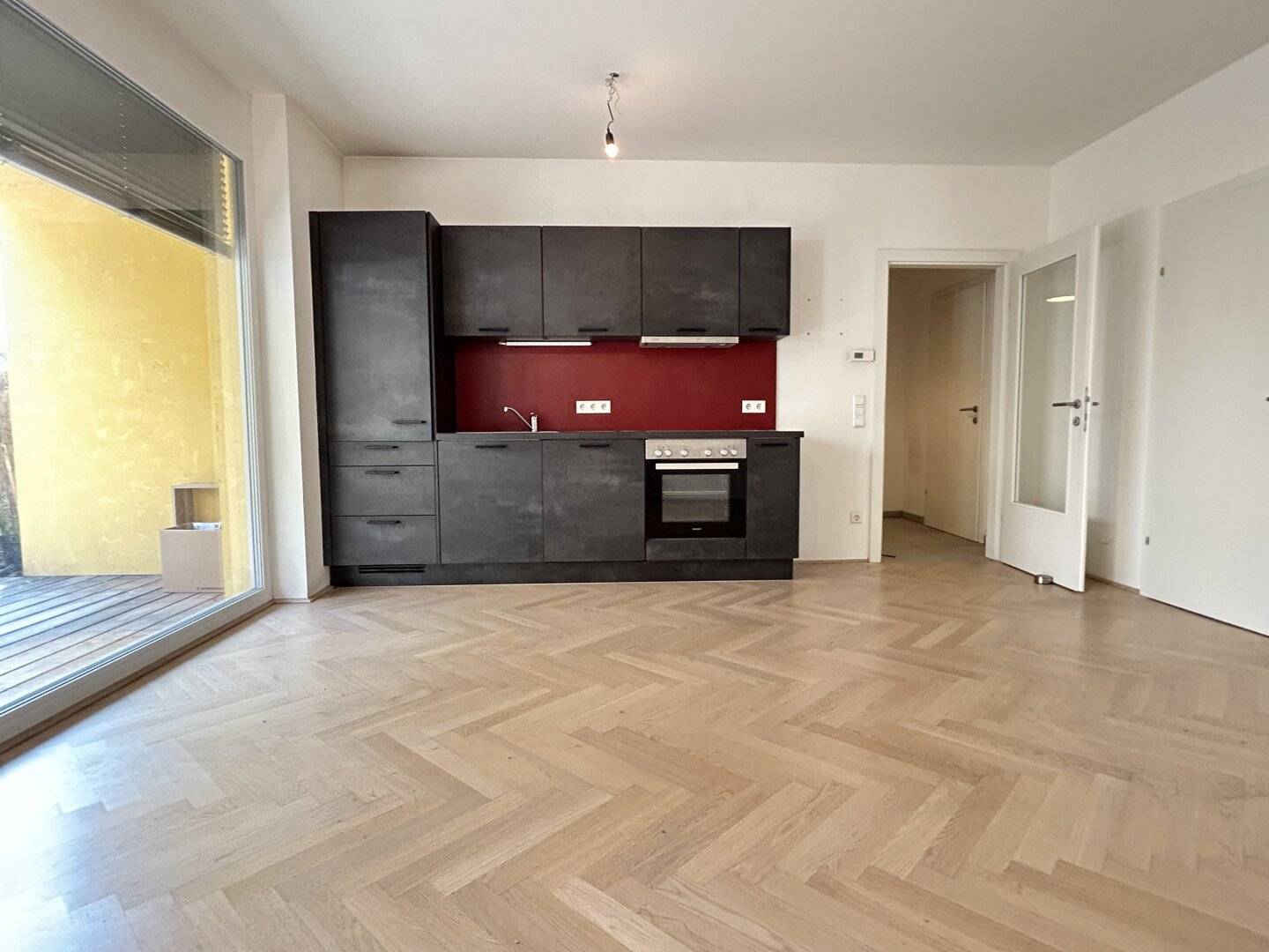 PROVISIONSFREI! 2 Zimmer, Terrasse, Fischgrätenparkett – hochwertige Erdgeschoßwohnung nahe der Mur