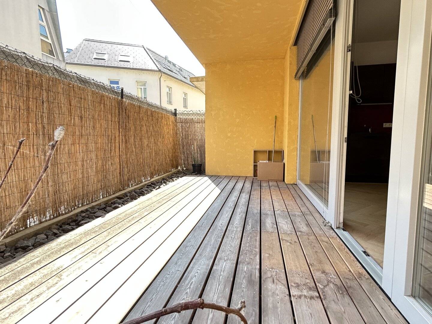 PROVISIONSFREI! 2 Zimmer, Terrasse, Fischgrätenparkett – hochwertige Erdgeschoßwohnung nahe der Mur