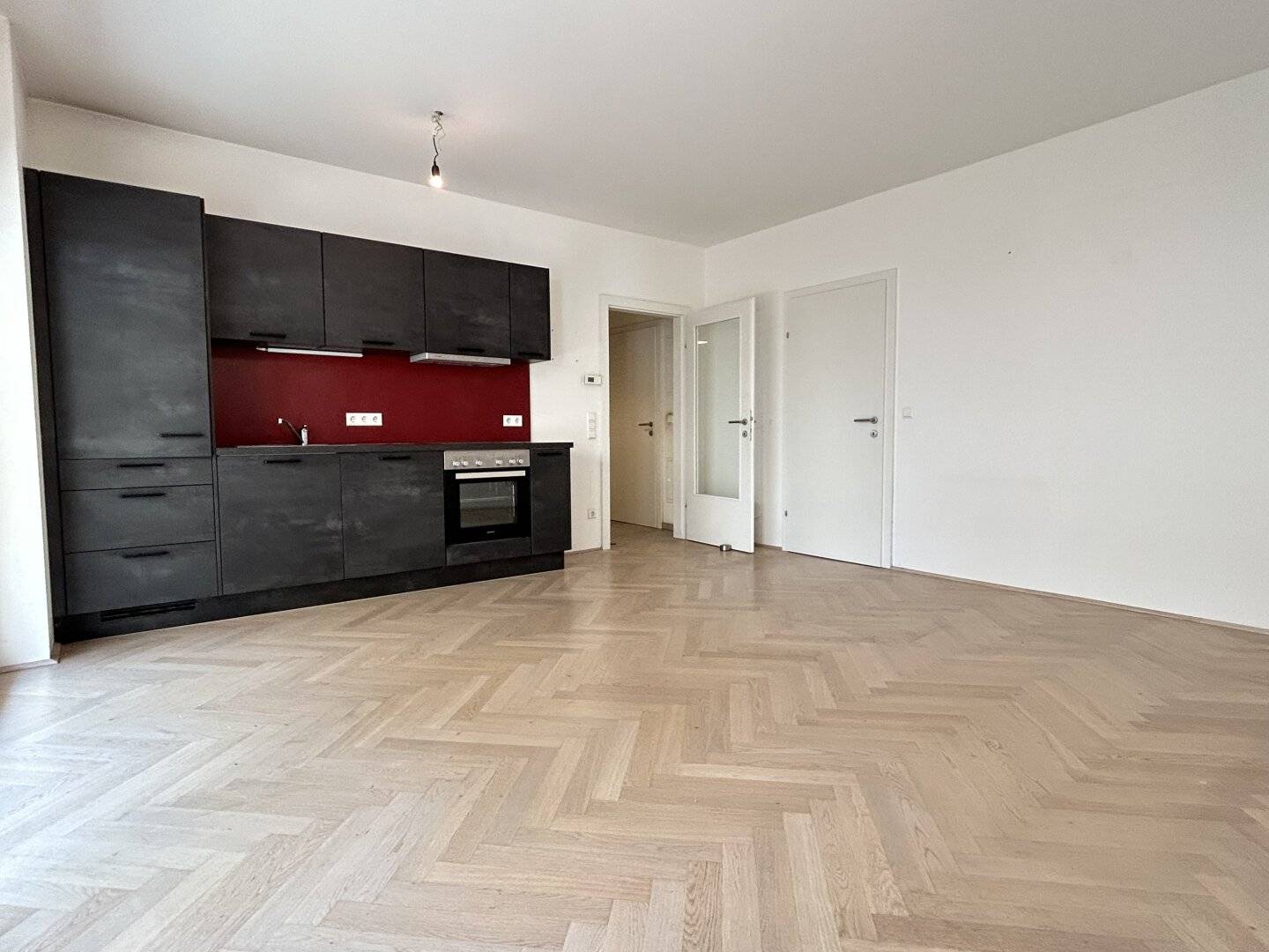 PROVISIONSFREI! 2 Zimmer, Terrasse, Fischgrätenparkett – hochwertige Erdgeschoßwohnung nahe der Mur