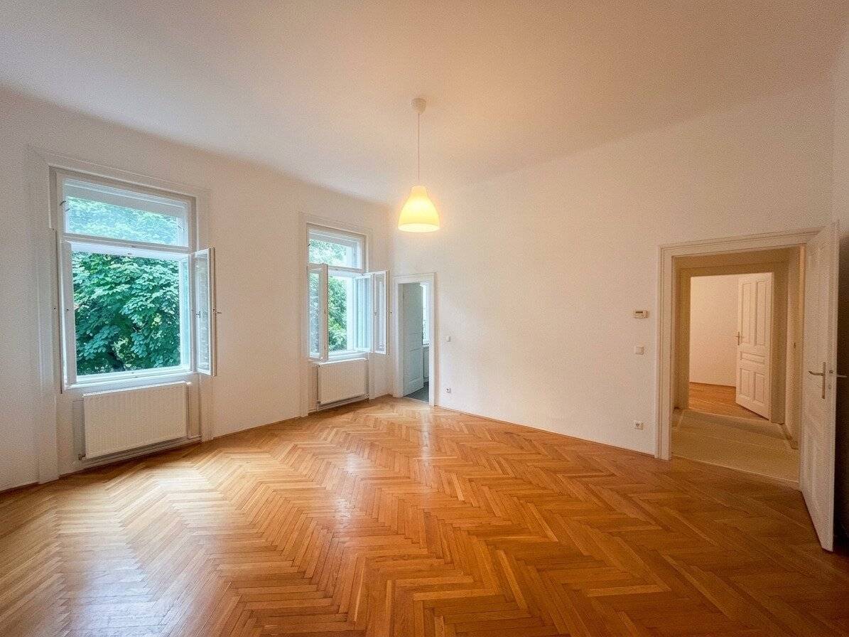 Verlängerung der SOMMERAKTION: Halbe Maklerprovision sparen bis 15.9.! Freundliche 2-Zimmer-Altbauwohnung mit Einbauküche und Hof-Grünblick in 1030 Toplage – Möglichkeit des Balkonanbaus