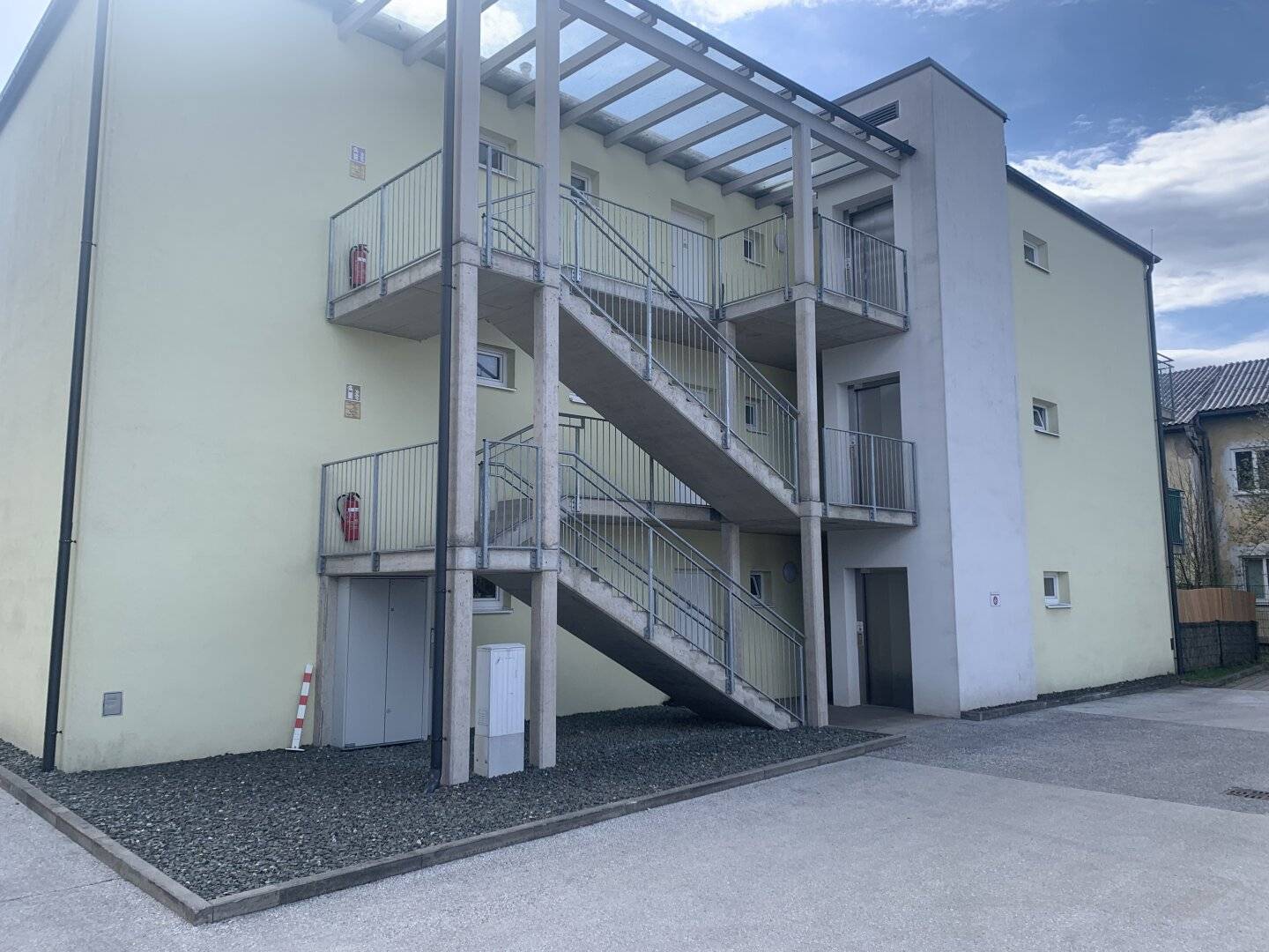 Neuwertige , vermietete 3-Zi Vorsorgewohnung Klagenfurt, Balkon, Stellplatz, Fußbodenheizung,  um Nettopreis € 235.000 zzgl. MWST zu verkaufen.