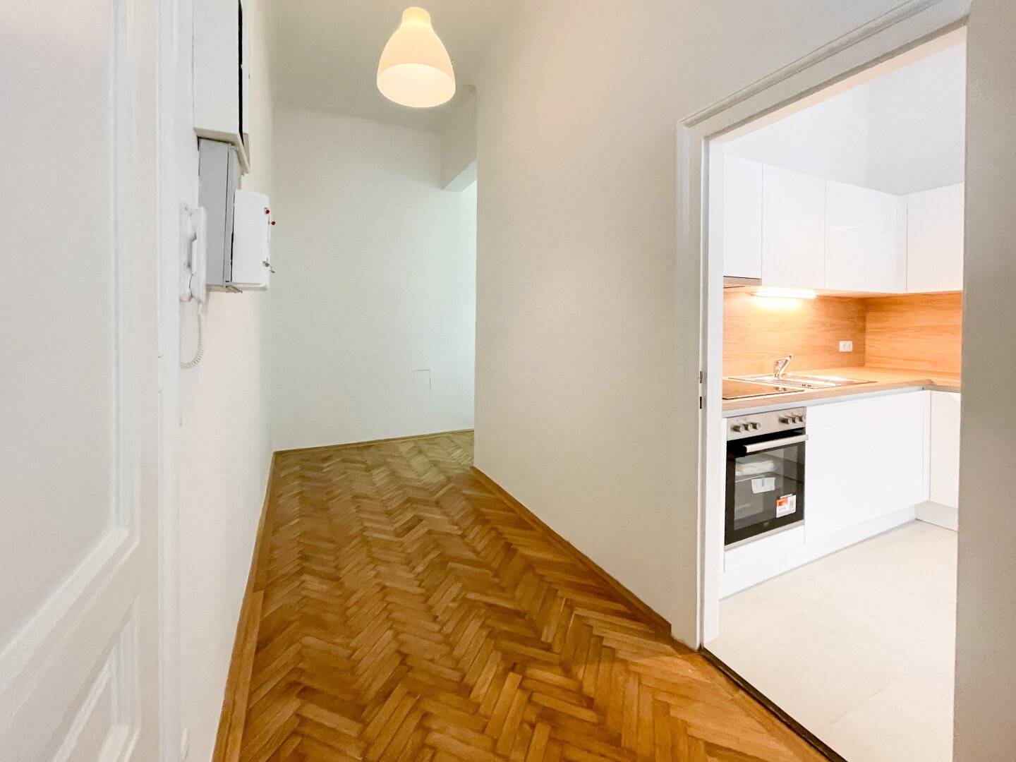 SOMMERAKTION: Halbe Maklerprovision sparen bis 31.8.! Charmante 2-Zimmer-Altbauwohnung Nähe Rochusmarkt mit neuer Küche und Balkonoption