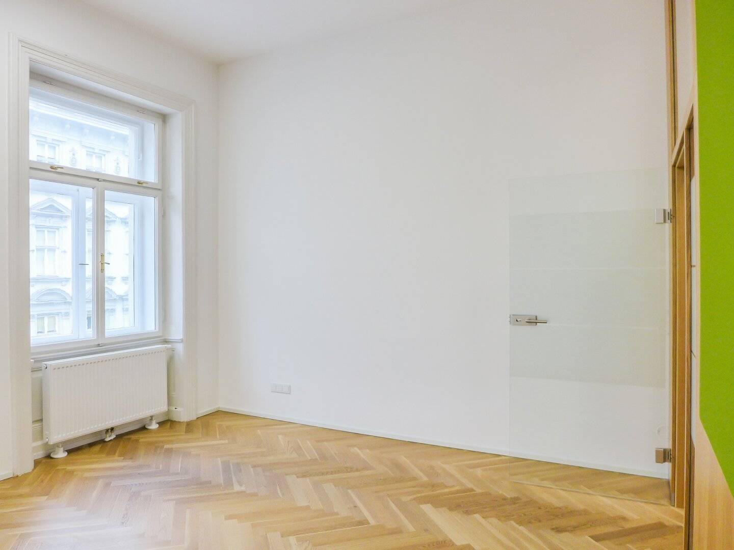 Modernes Büro in repräsentativem Stilaltbau - 5 Zimmer - Balkon - Garage - €24/qm HMZ