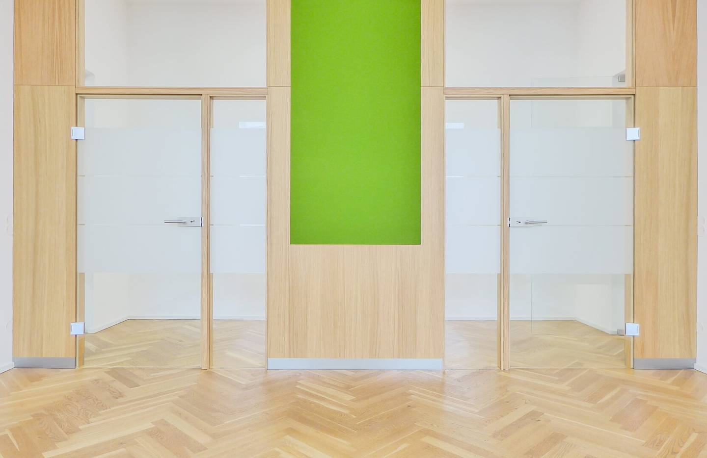 Modernes Büro in repräsentativem Stilaltbau - 5 Zimmer - Balkon - Garage - €24/qm HMZ