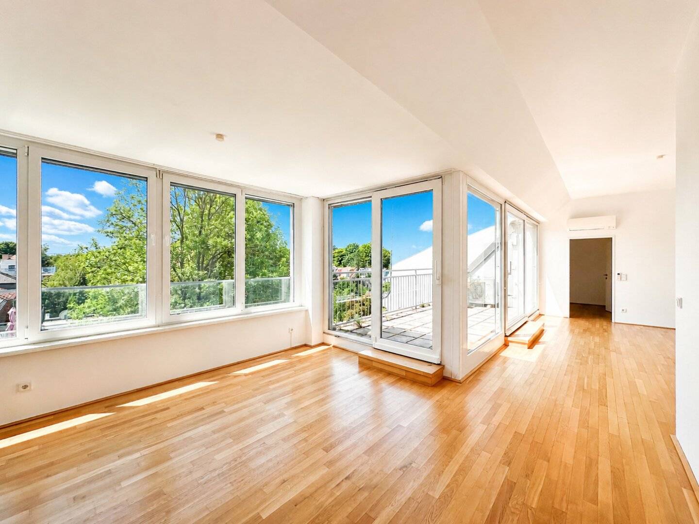 ***3-Zimmer-DG-Neubauwohnung mit Terrasse & Stellplatz nahe Schloss Hetzendorf***
