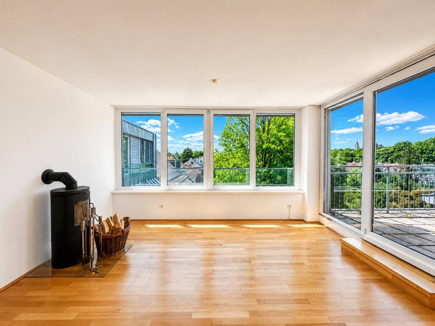 ***3-Zimmer-DG-Neubauwohnung mit Terrasse & Stellplatz nahe Schloss Hetzendorf***