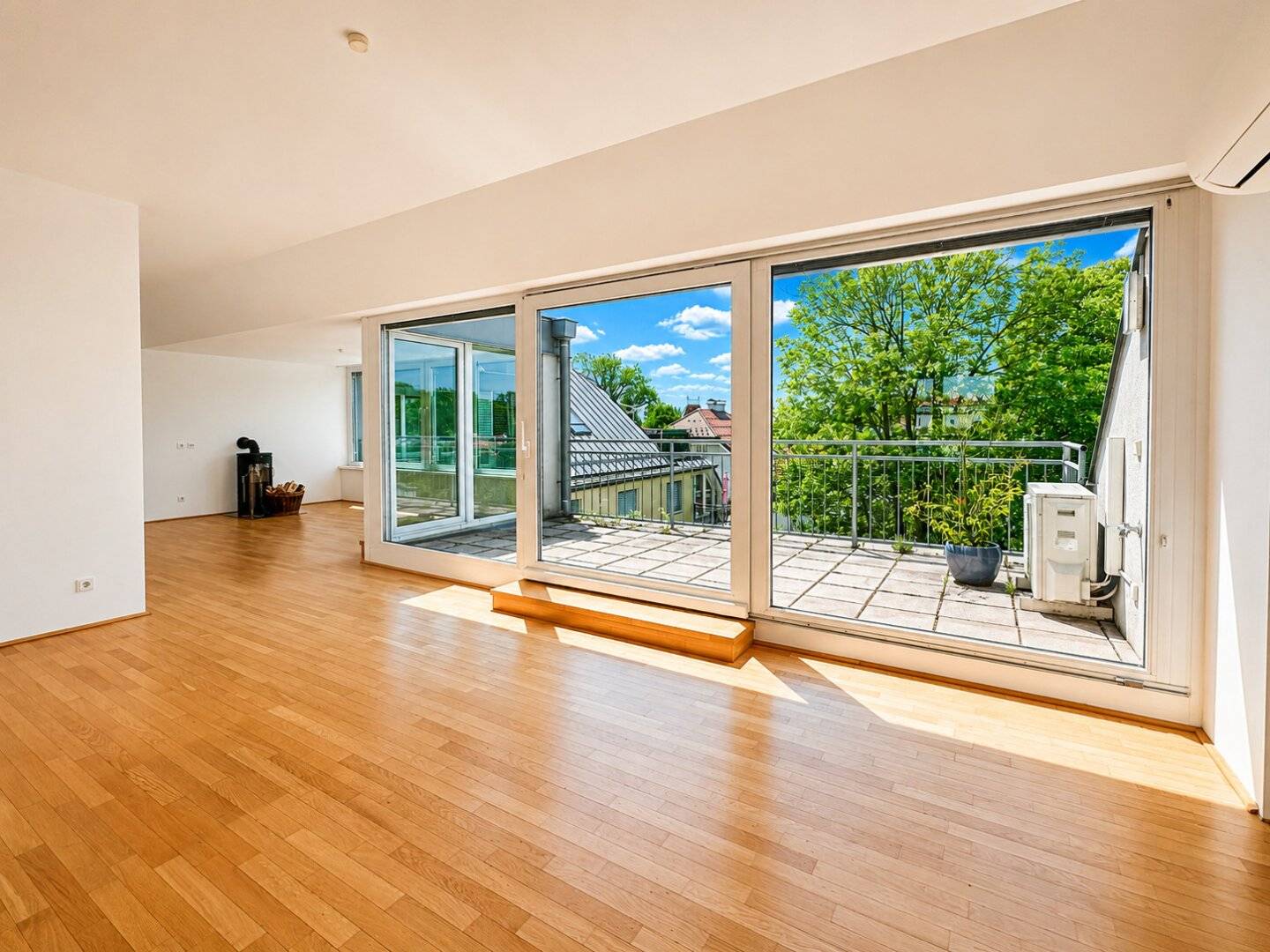 ***3-Zimmer-DG-Neubauwohnung mit Terrasse & Stellplatz nahe Schloss Hetzendorf***