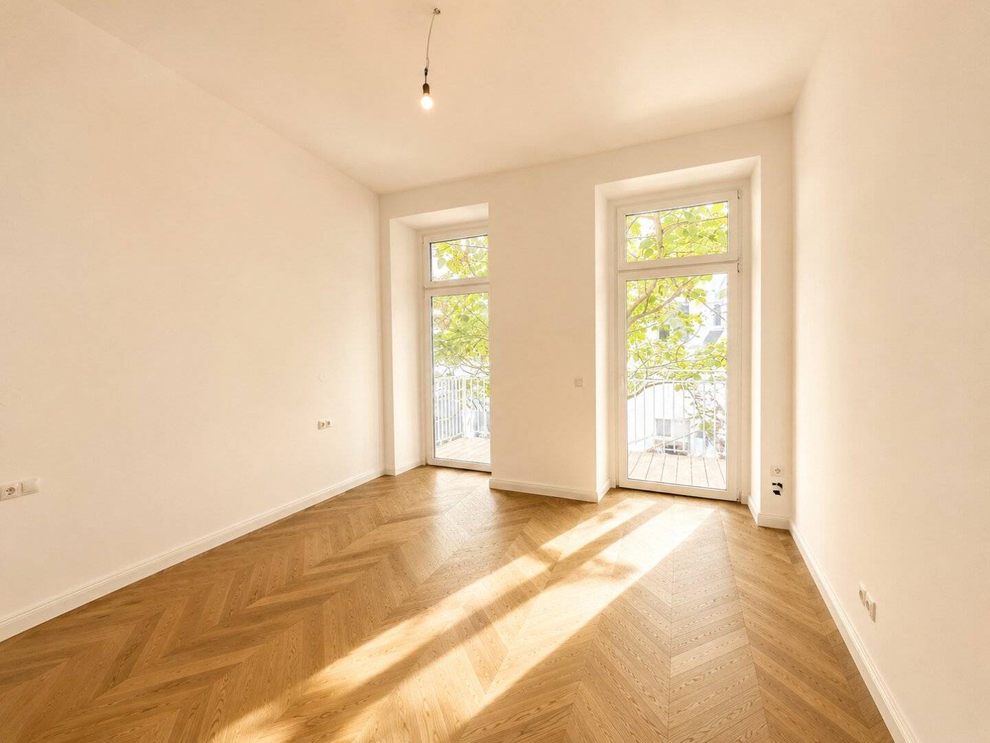 ***ERSTBEZUG 4-Zimmer-Altbauwohnung mit 2 Balkonen nahe 1010 in absoluter Ruhelage***
