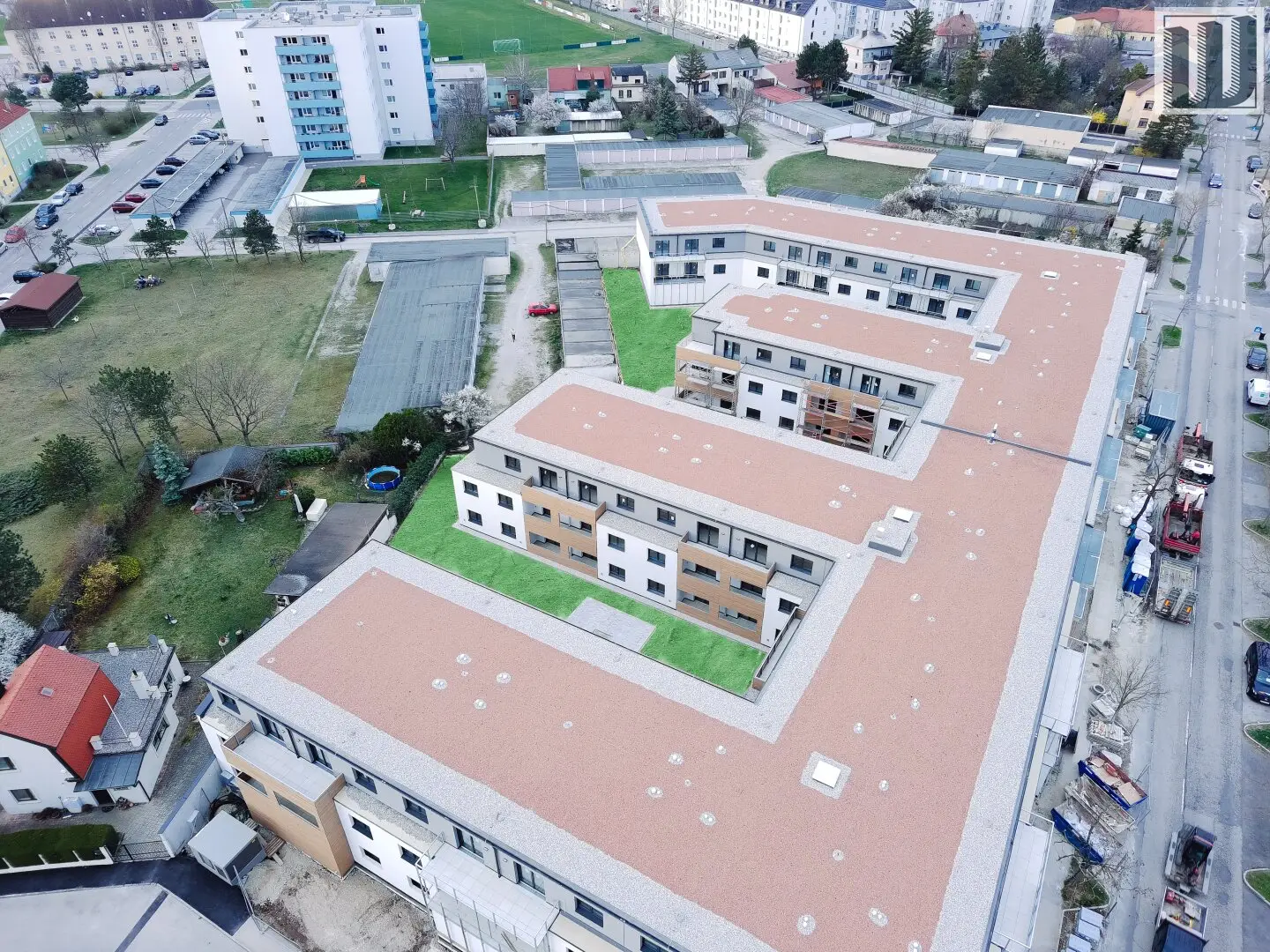 Neuwertige 2-Zi Wohnung mit Loggia, Garage & Fußbodenheizung in Wiener Neustadt!