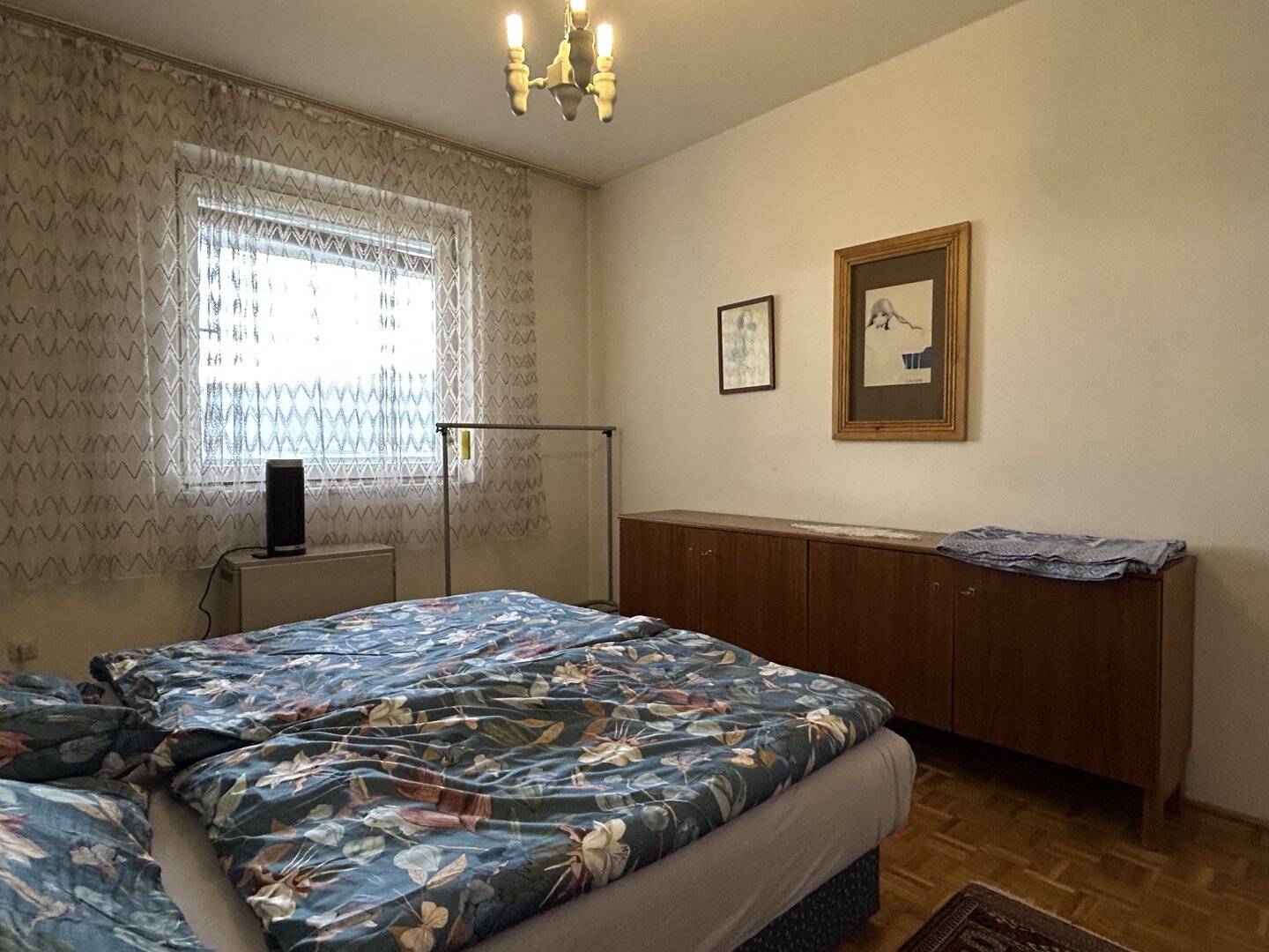 Vollmöblierte 2-Zimmer-Wohnung mit großzügigem 14 m² Westbalkon, Parkplatz & Top-Lage in Geidorf