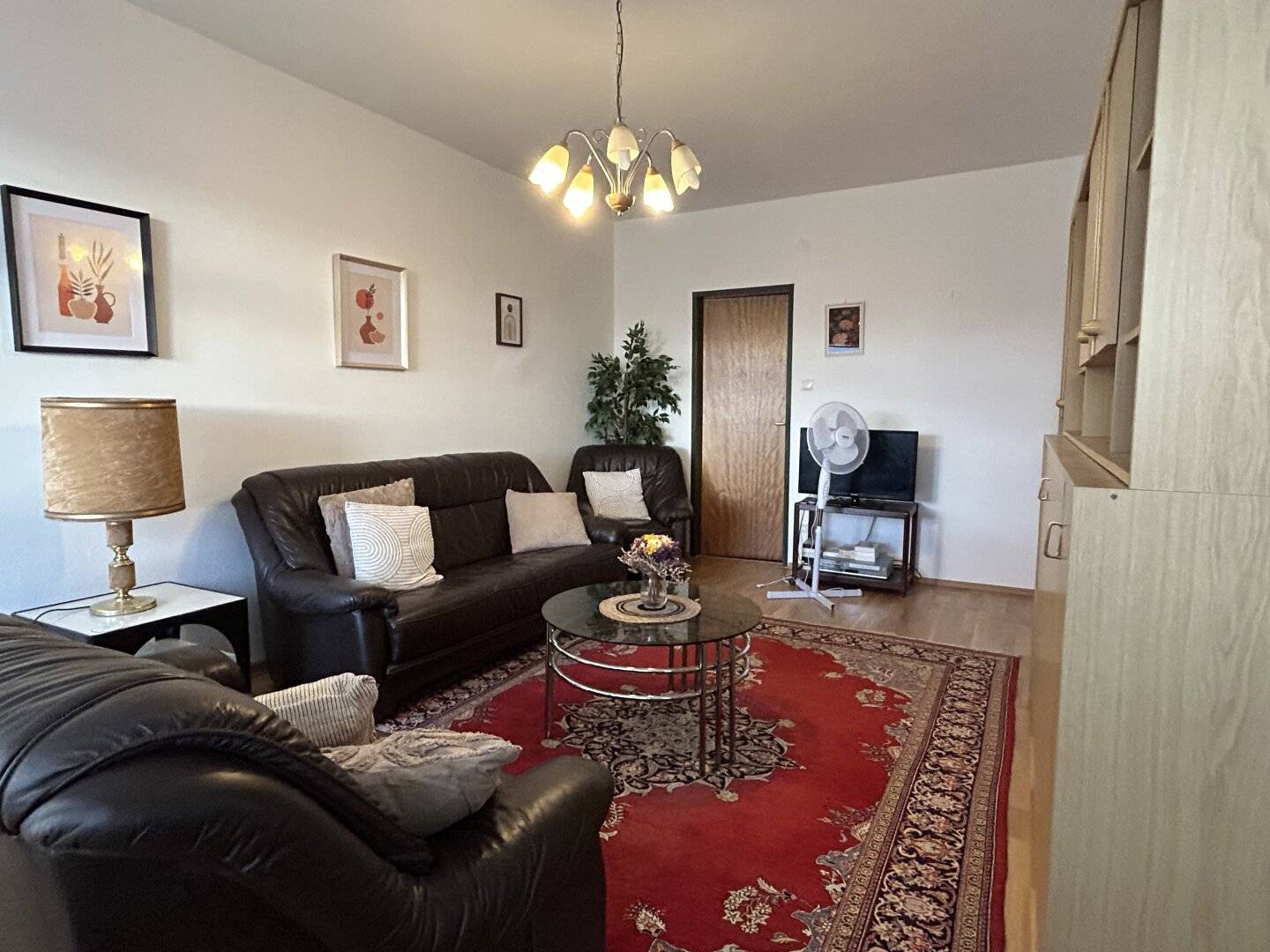 Vollmöblierte 2-Zimmer-Wohnung mit großzügigem 14 m² Westbalkon, Parkplatz & Top-Lage in Geidorf