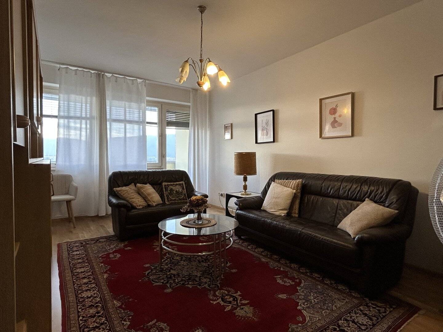 Vollmöblierte 2-Zimmer-Wohnung mit großzügigem 14 m² Westbalkon, Parkplatz & Top-Lage in Geidorf