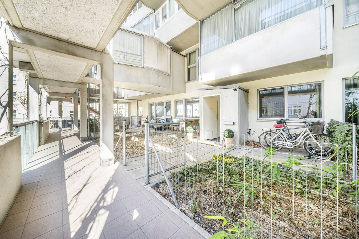 ***4-Zimmer-Neubauwohnung mit Terrasse & Garten, Stellplatzoption & Top Anbindung in die City***