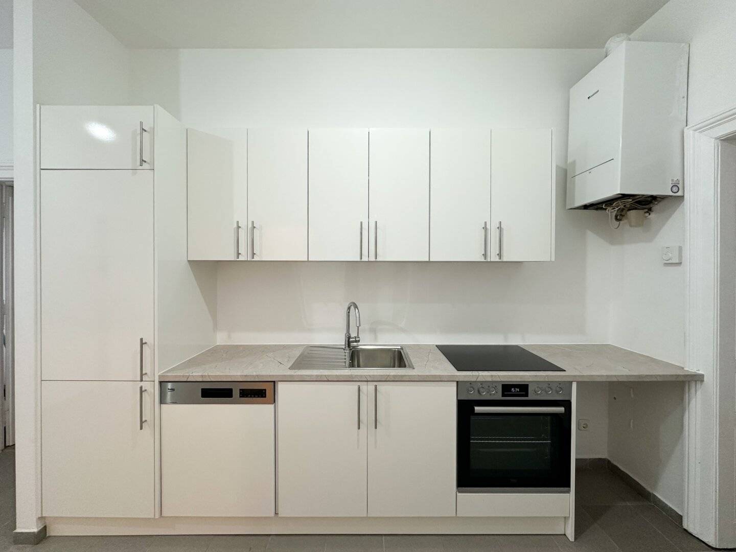 ***Sanierte 2-Zimmer-Altbauwohnung in Ruhelage mit guter Anbindung in die City***