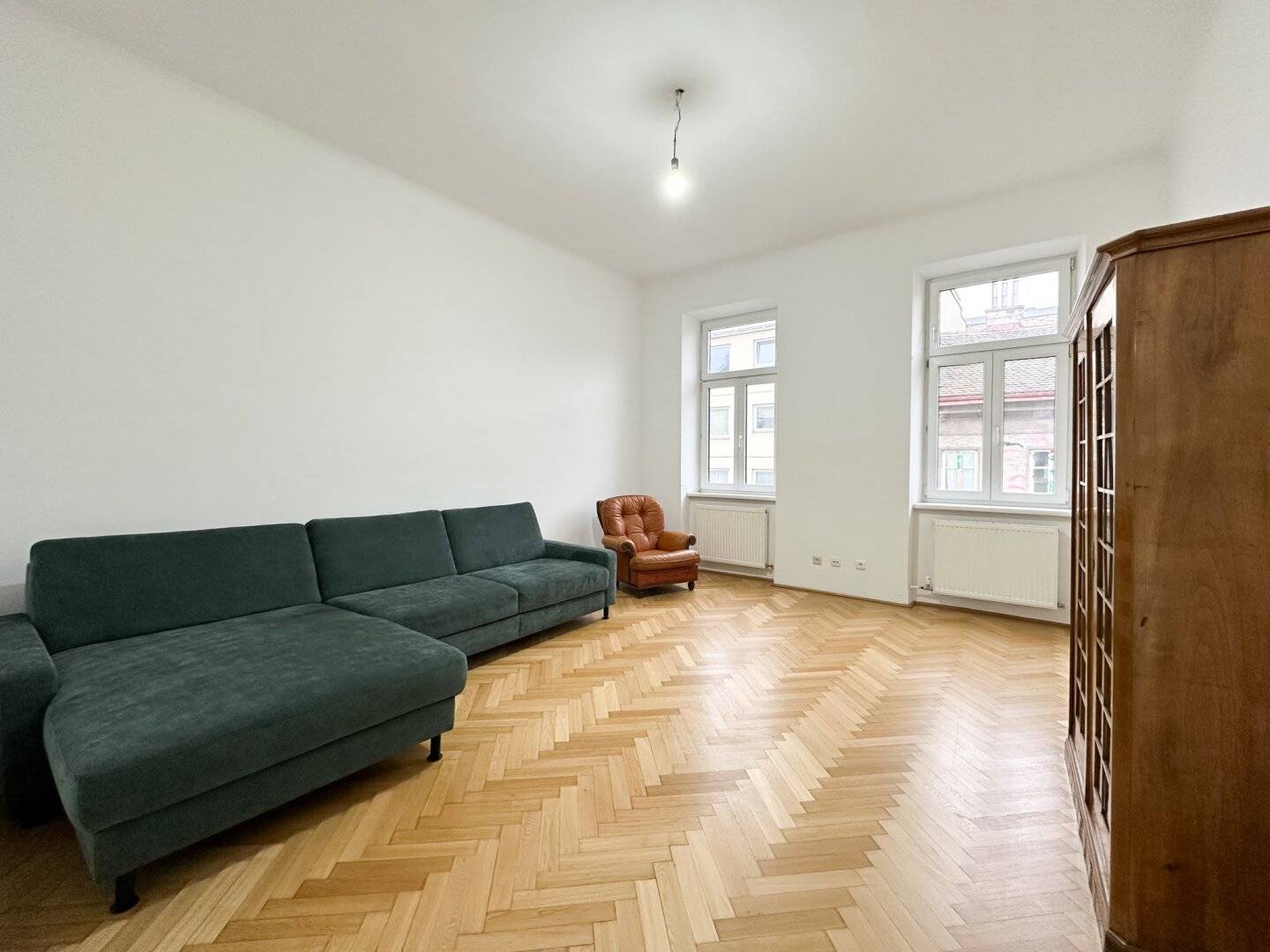 ***Sanierte 2-Zimmer-Altbauwohnung in Ruhelage mit guter Anbindung in die City***