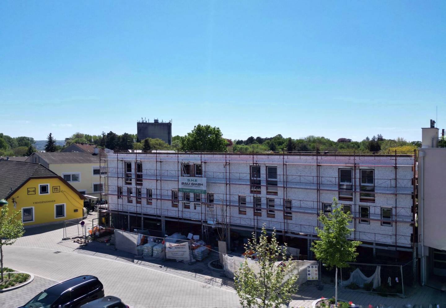 Moderne Erstbezugs-Reihenhäuser am Hauptplatz – 136 m² Wohnkomfort mit Garten & 2 Parkplätzen in Götzendorf an der Leitha
