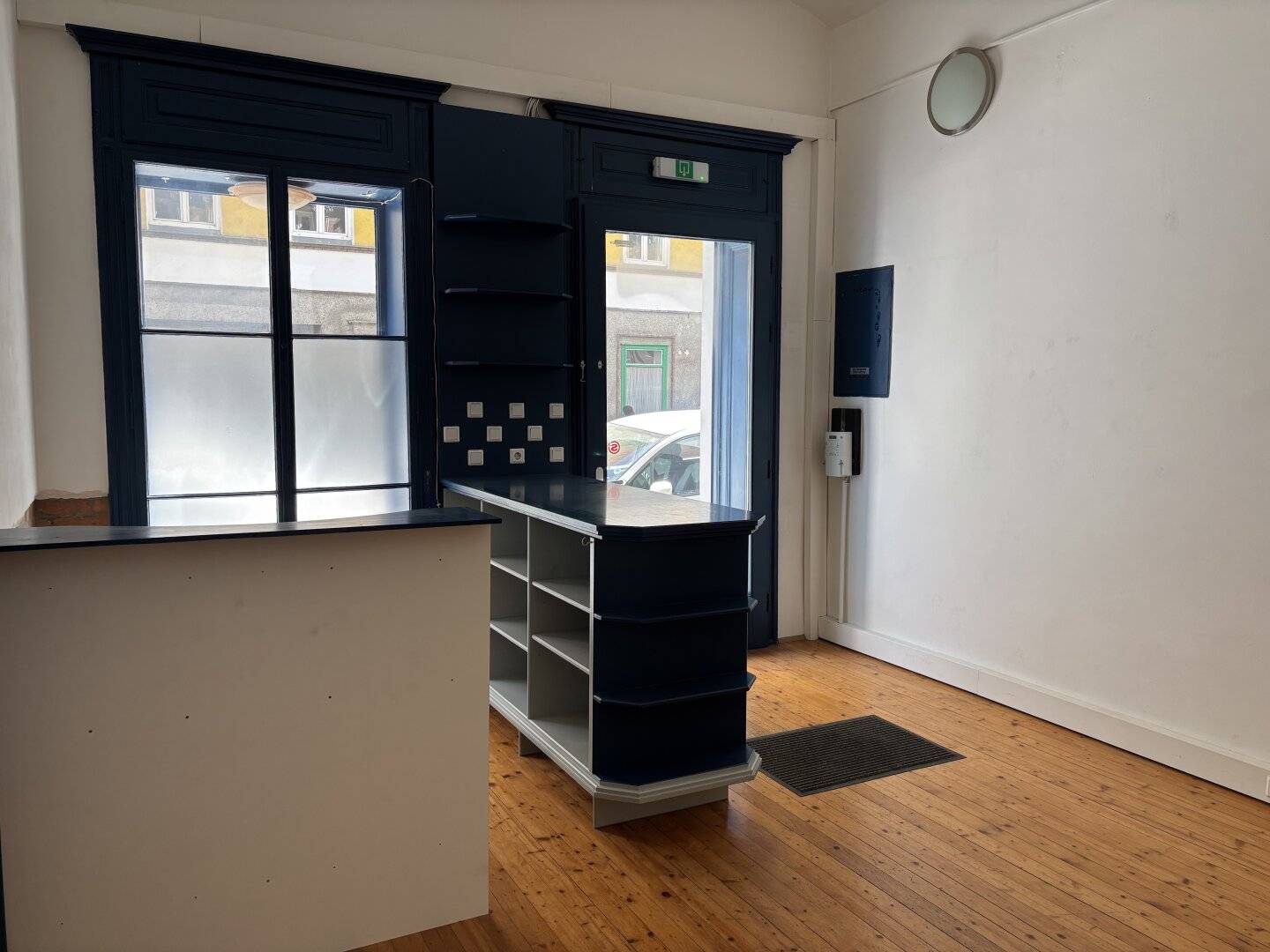 Vielseitig nutzbares Geschäftslokal mit beheizbarem Kellerraum nahe Mariahilfer Straße