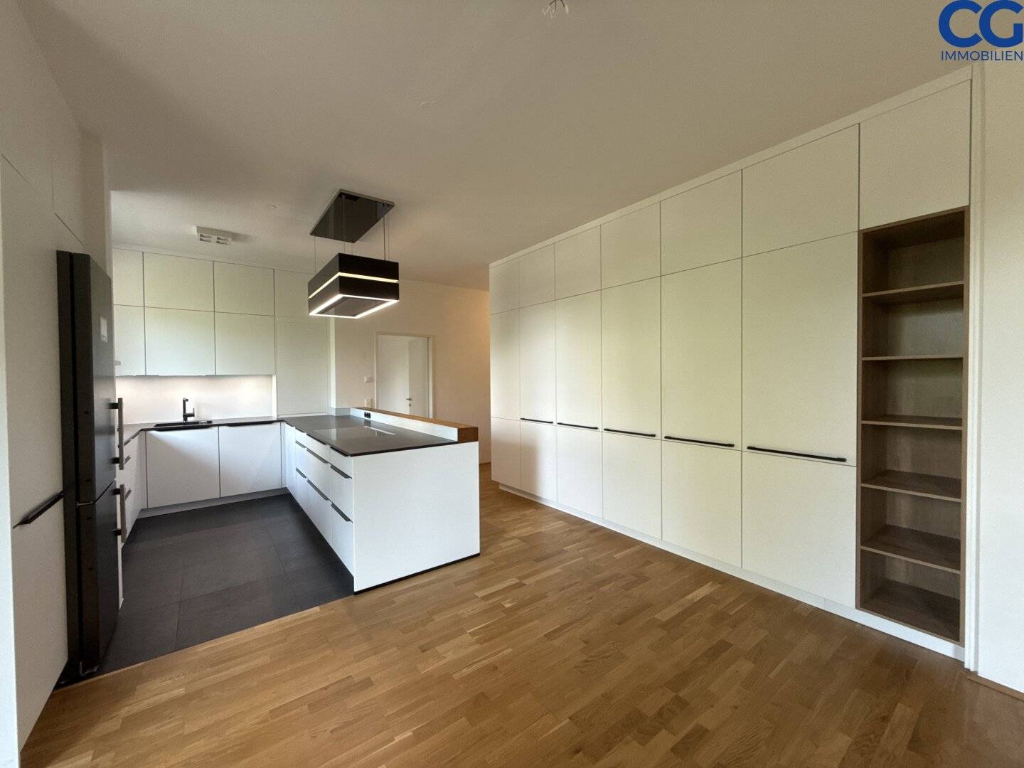 Stilgeprägte 4-Zimmer-Wohnung in U-Bahn-Nähe – Seestadt