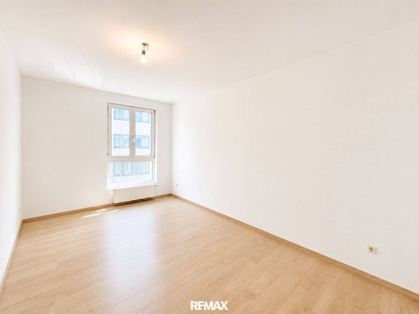 LICHTDURCHFLUTETE 3-ZIMMER-EIGENTUMSWOHNUNG MIT KAMINOFEN IN AUSGEZEICHNETER LAGE DES 10. BEZIRKS!!