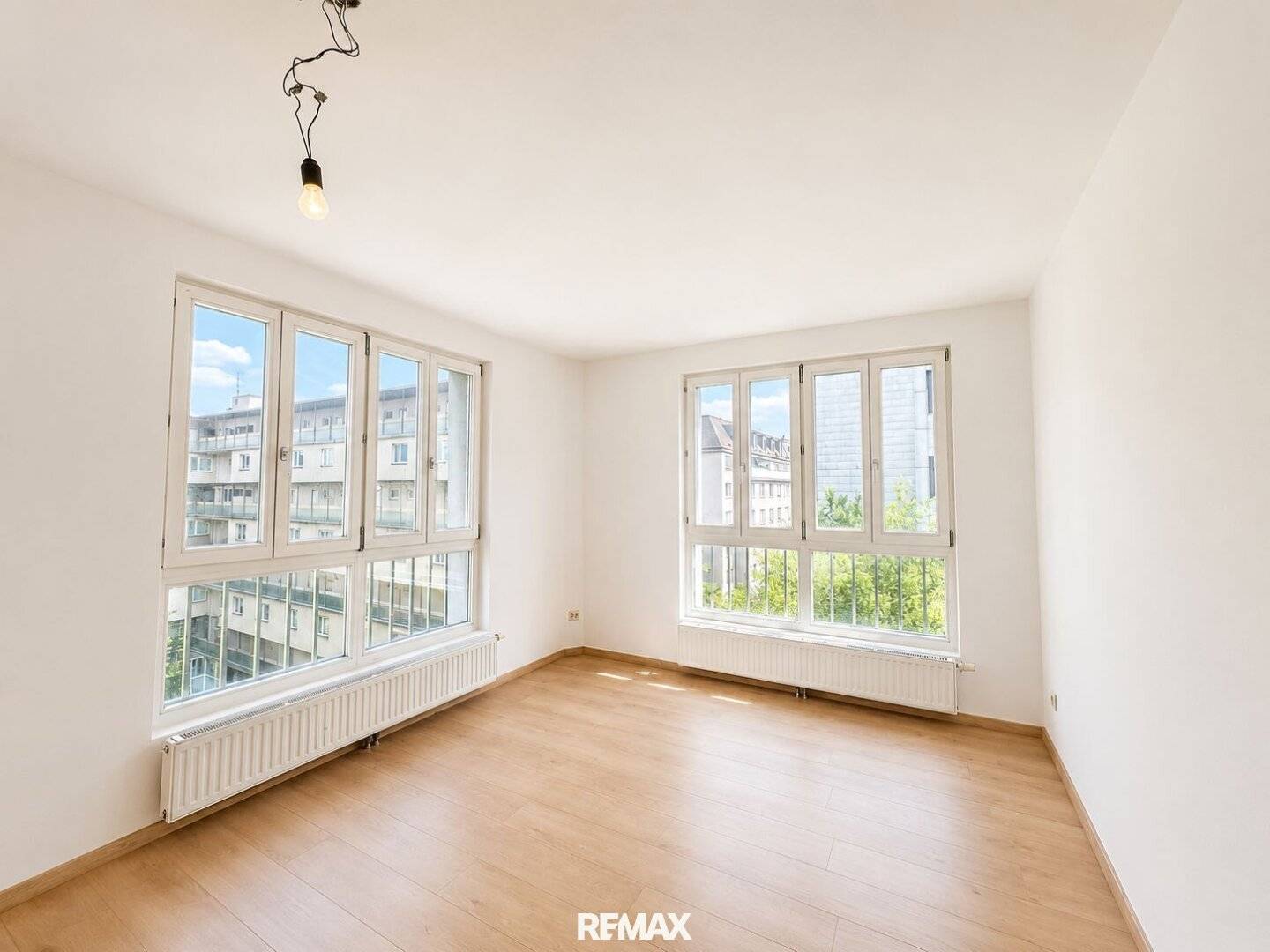 LICHTDURCHFLUTETE 3-ZIMMER-EIGENTUMSWOHNUNG MIT KAMINOFEN IN AUSGEZEICHNETER LAGE DES 10. BEZIRKS!!