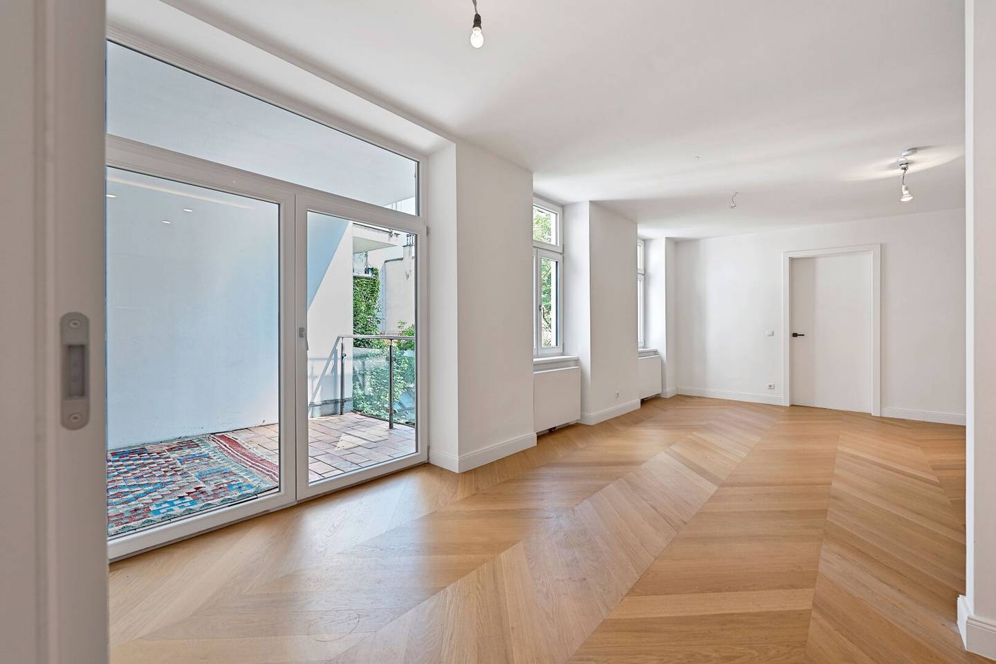 Modern prewar apartment with magnificent terrace and loggia in a prime location directly at Naschmarkt