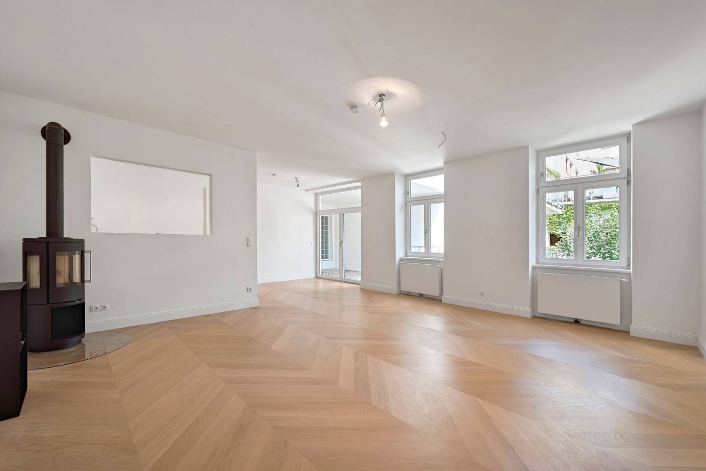 Modern prewar apartment with magnificent terrace and loggia in a prime location directly at Naschmarkt