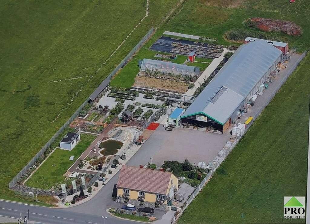 Große Betriebsliegenschaft auf 10.000m2 Grundstück in Top frequentierter Lage im Waldviertel-Bundesstraße Richtung Wien zu vermieten oder verkaufen!