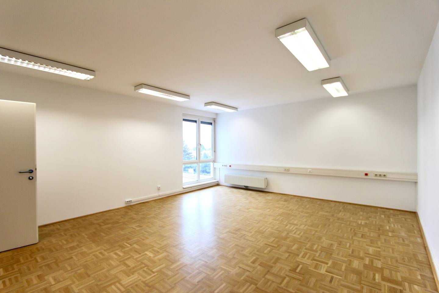 Several available spaces in an office building near Triester Straße
