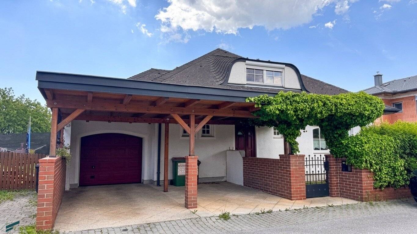 Einfamilienhaus mit Garage, Carport, Pool und Sauna in Bad Fischau-Brunn