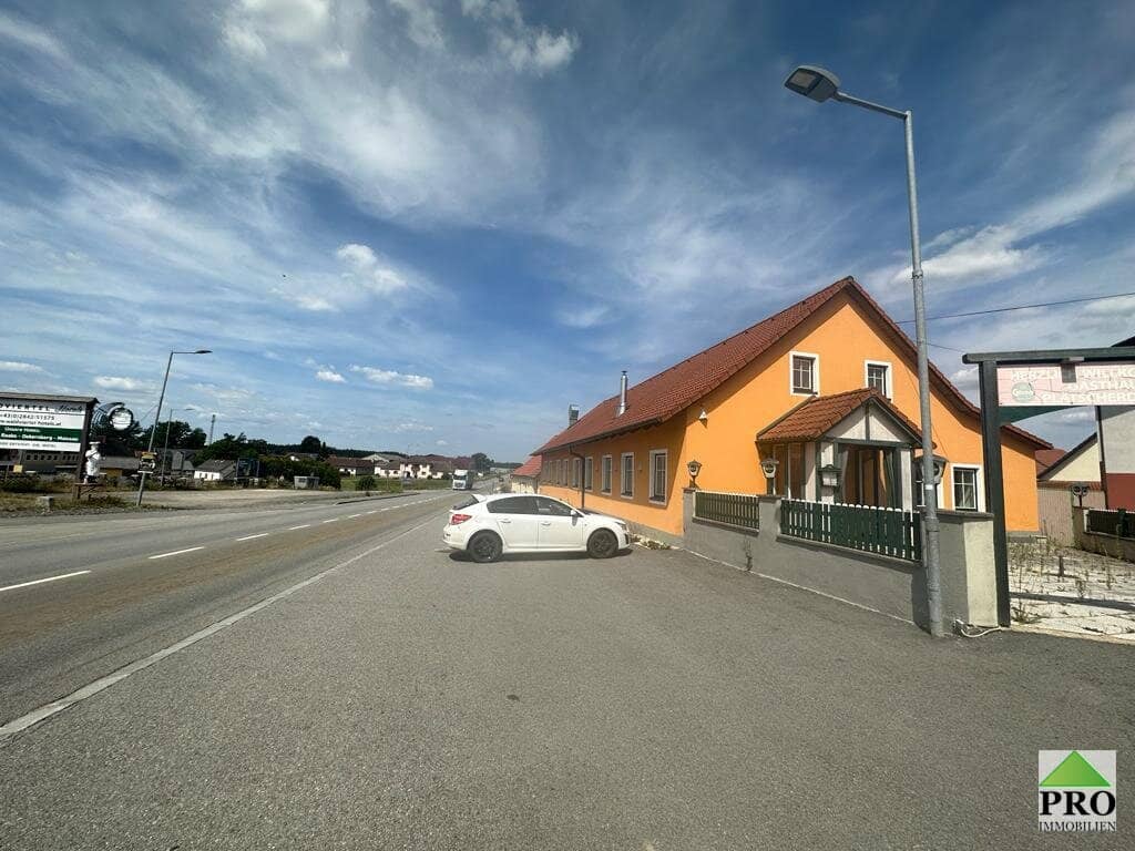 Geschäftshaus & Grundstück direkt auf der Wiener Bundesstraße zu verkaufen! Gasthaus - Motel oder andere Verwendungszwecke!
