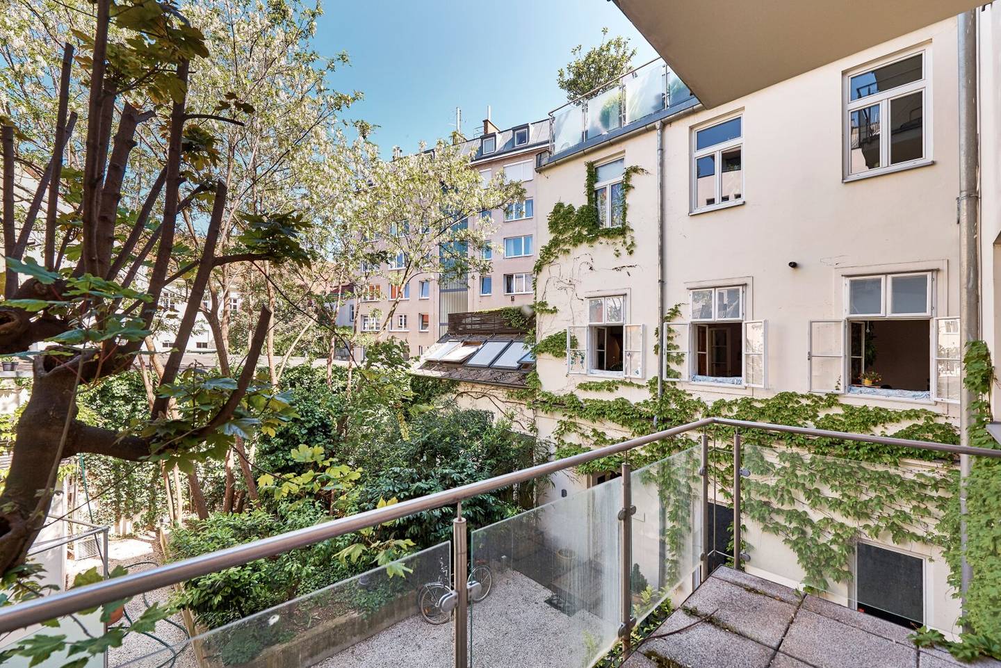 Investors Hit Greened Office Jewel in Historic Ambience Near Naschmarkt