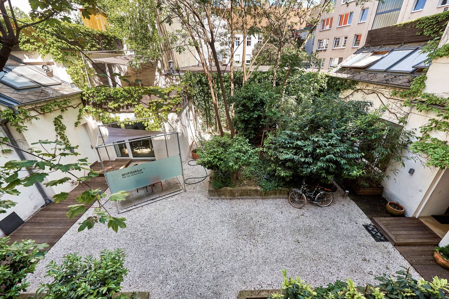 Investors Hit Greened Office Jewel in Historic Ambience Near Naschmarkt