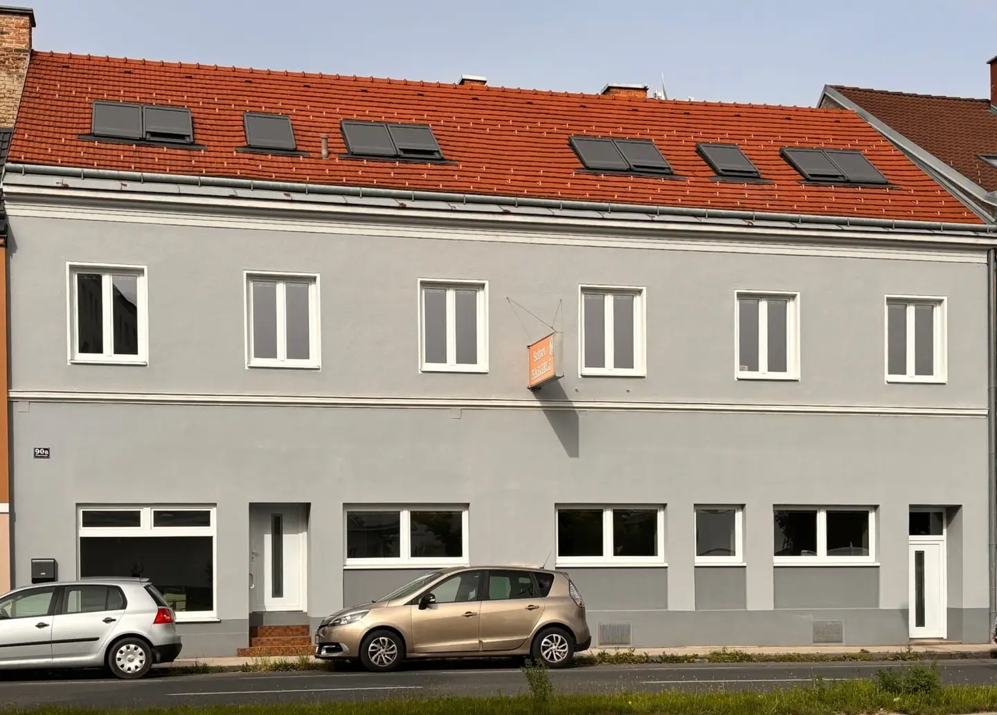 Lichtdurchflutete 89 m2! 2-Zimmer-Loft mit großzügigem Bad | Vollausgestattete Küche| Zwei Eingänge | Parkplatz inklusive