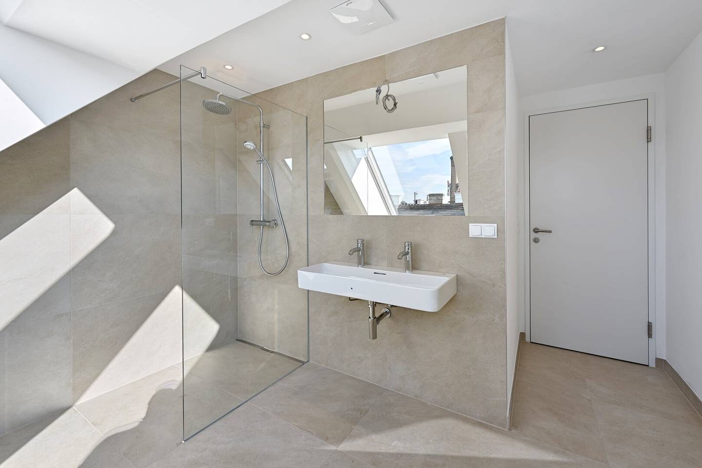 Brand new top floor apartment with large terrace