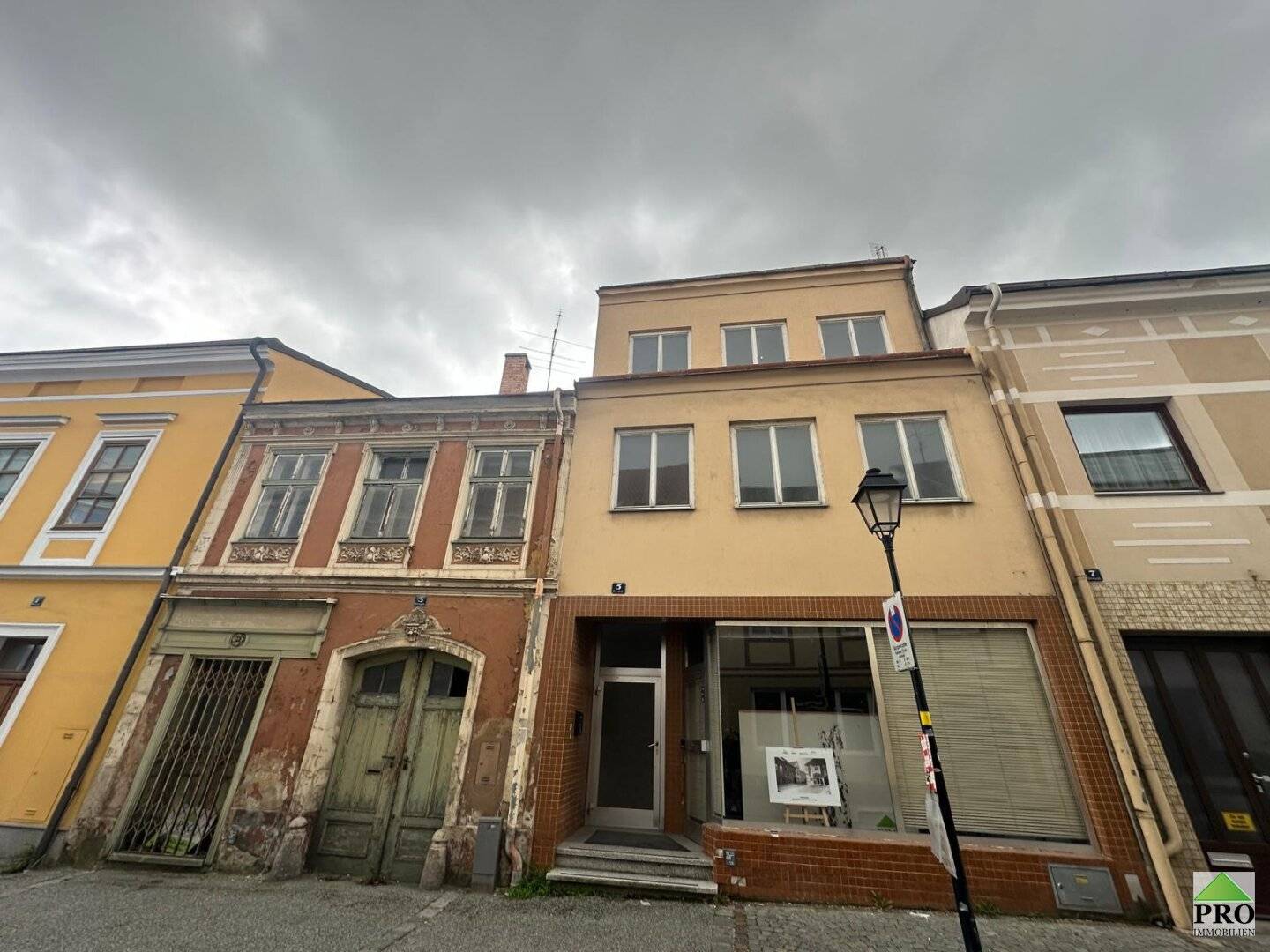 2 Stadthäuser- 4 Wohnungen & 2 Geschäftslokale! Zinshausprojekt in Waidhofen an der Thaya (Waldviertel) super Förderungsmöglichkeit oder einfach zum Sanieren!