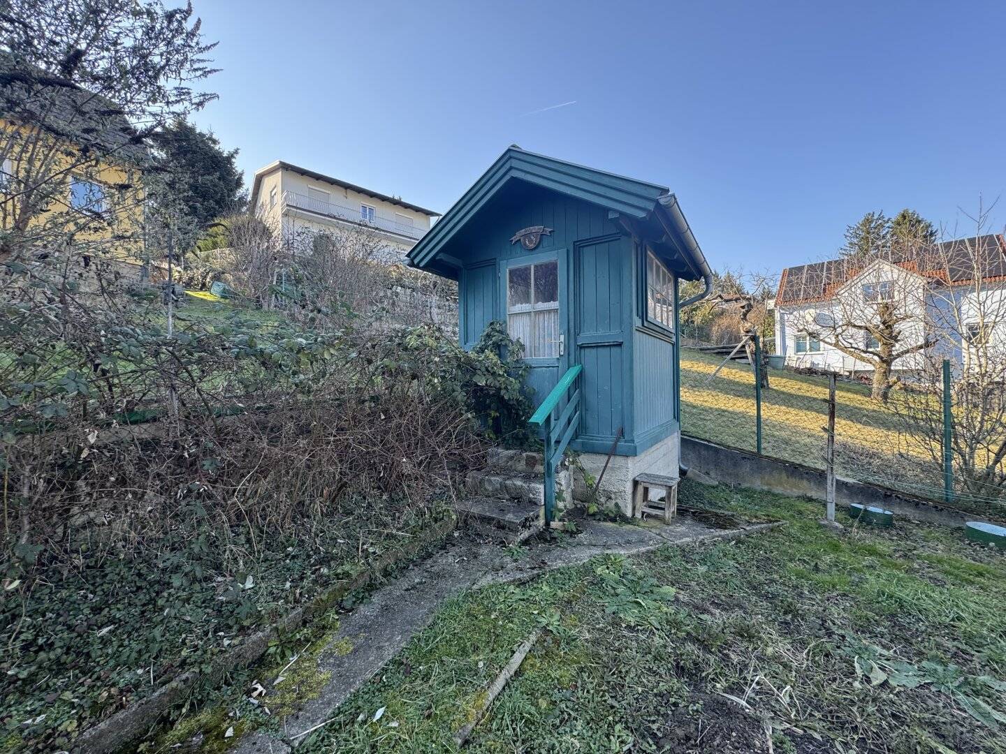 Sanierungswürdiger Altbau mit Innenhof & Gedichten