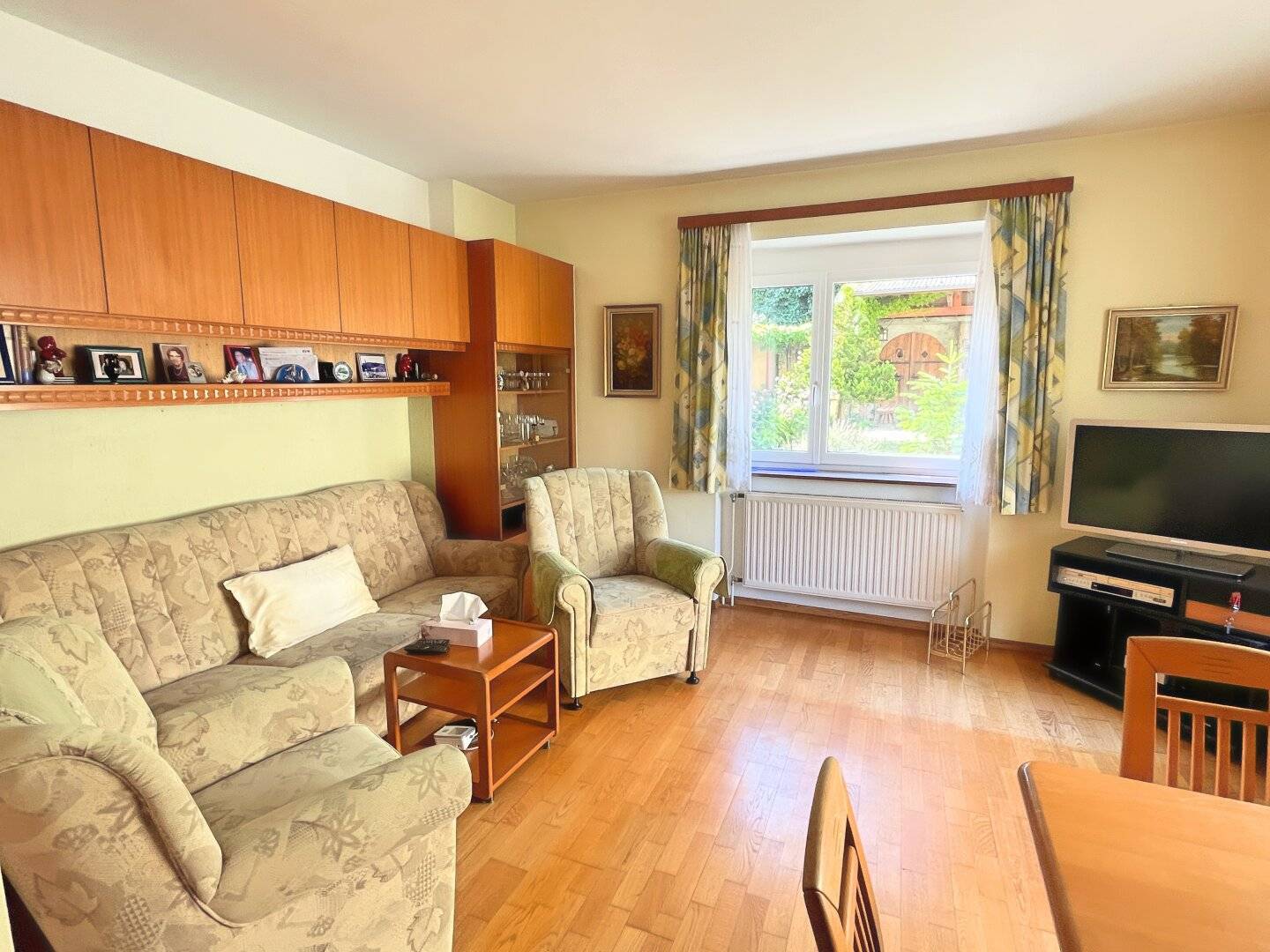 Einfamilienhaus mit vielseitigen Nebengebäuden & gemütlicher Atmosphäre