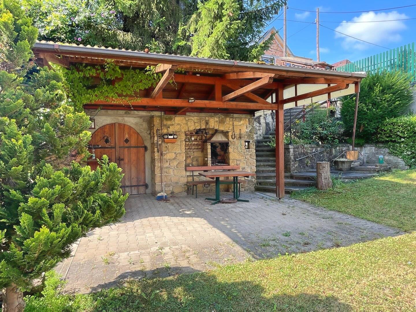 Einfamilienhaus mit vielseitigen Nebengebäuden & gemütlicher Atmosphäre